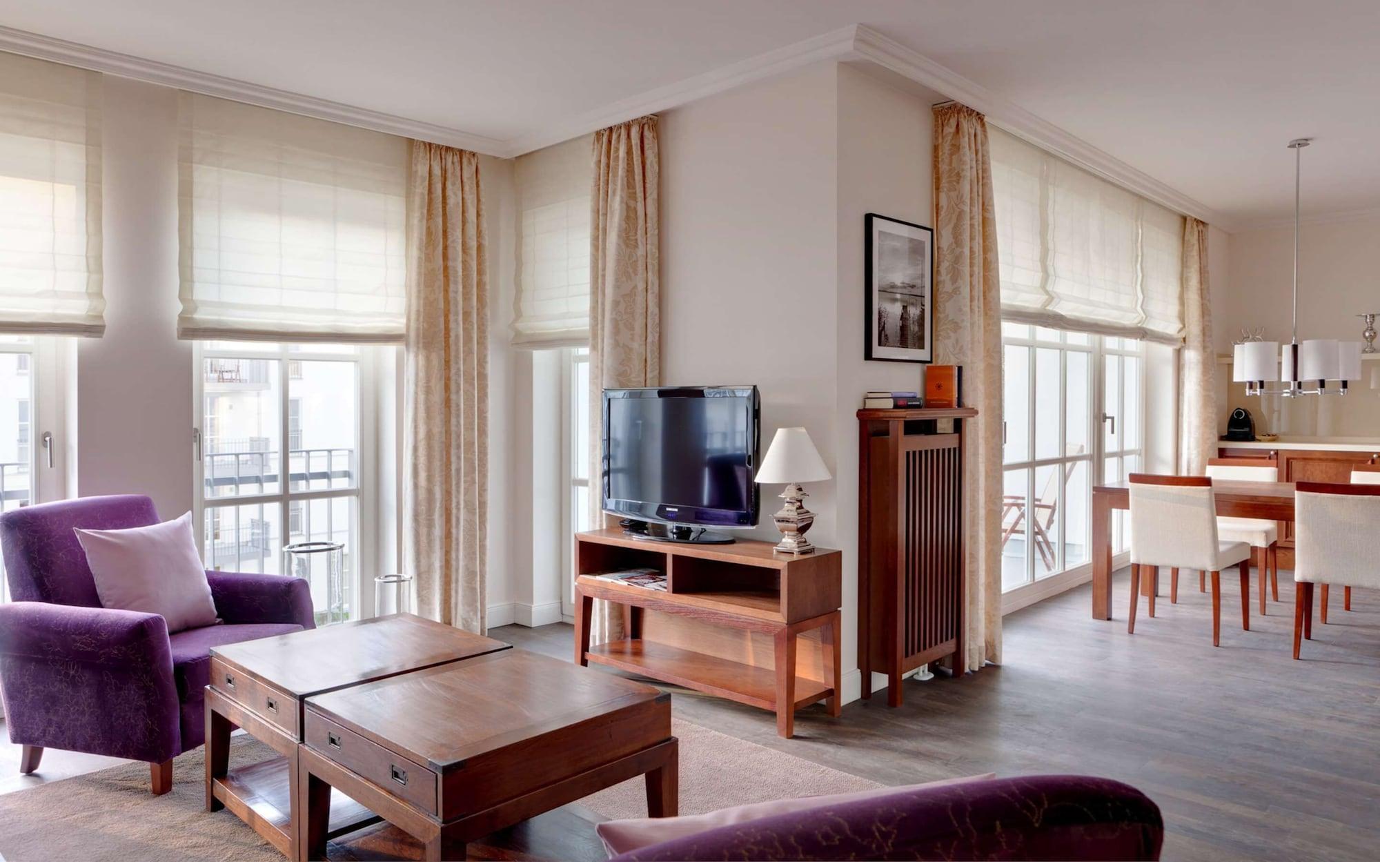 Steigenberger Grandhotel & Spa Heringsdorf Екстер'єр фото A living room with a television
