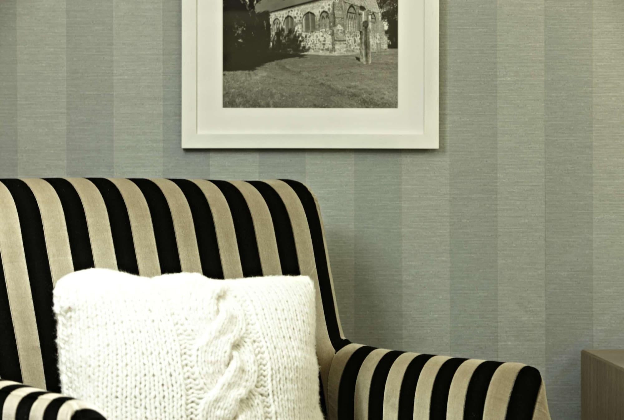 Steigenberger Grandhotel & Spa Heringsdorf Екстер'єр фото A chair with striped upholstery