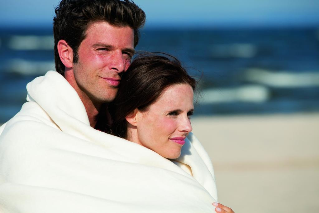 Steigenberger Grandhotel & Spa Heringsdorf Екстер'єр фото A couple wrapped in a blanket