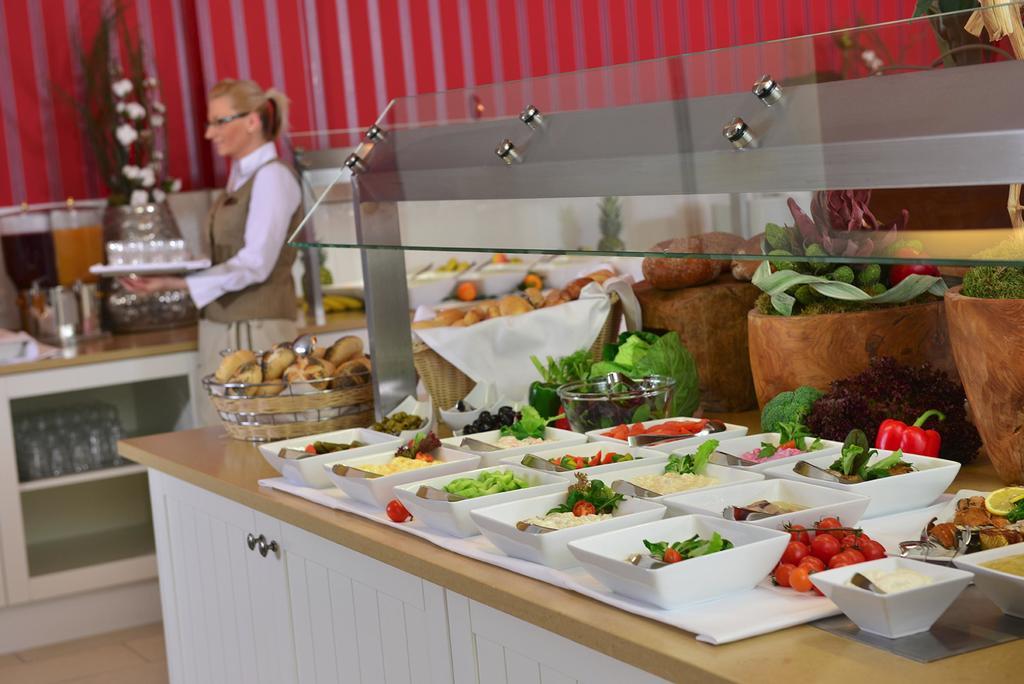 Steigenberger Grandhotel & Spa Heringsdorf Екстер'єр фото A salad bar